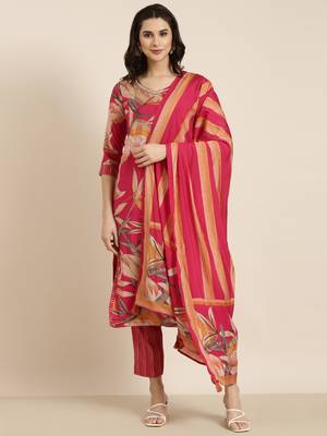 Showoff women's v-neck floral foil print pink straight kurta and trouser with dupatta 2