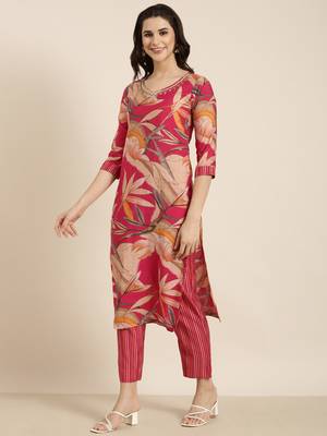 Showoff women's v-neck floral foil print pink straight kurta and trouser with dupatta 3