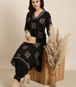 Showoff women's v-neck ethnic motifs foil print black straight kurta and patiala