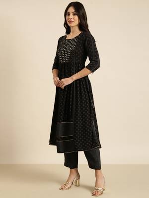 women's round neck printed foil print black a-line kurta and trouser with dupatta 3