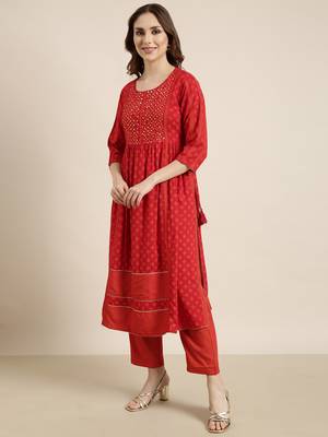 women's round neck geometric foil print red a-line kurta and trouser with dupatta 3