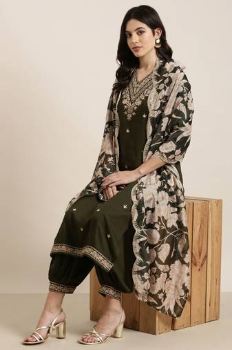 women's v-neck solid green straight kurta and patiala with dupatta