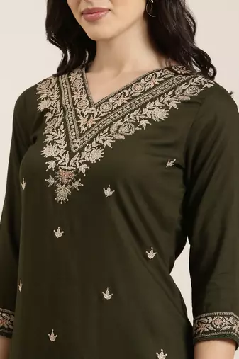 women's v-neck solid green straight kurta and patiala with dupatta