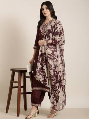 women's v-neck solid maroon straight kurta and patiala with dupatta 1