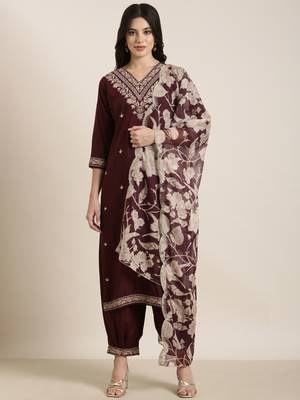 women's v-neck solid maroon straight kurta and patiala with dupatta 2