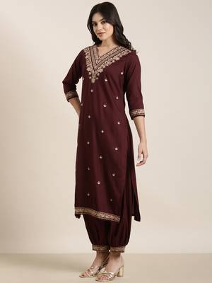 women's v-neck solid maroon straight kurta and patiala with dupatta 3
