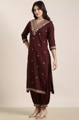 women's v-neck solid maroon straight kurta and patiala with dupatta