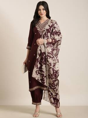 women's v-neck solid maroon straight kurta and patiala with dupatta 4
