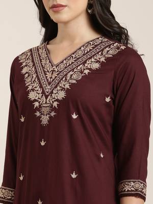 women's v-neck solid maroon straight kurta and patiala with dupatta 5