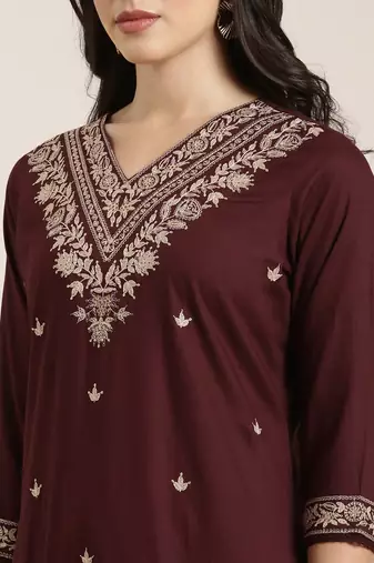 women's v-neck solid maroon straight kurta and patiala with dupatta
