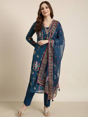 Showoff women's v-neck floral blue straight kurta and trouser with dupatta 4