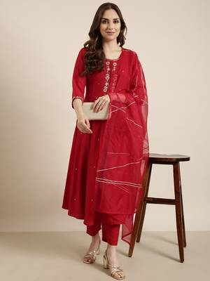 women's round neck solid zari red anarkali kurta and trouser with dupatta 1