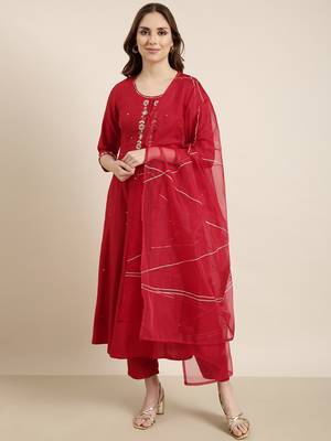 women's round neck solid zari red anarkali kurta and trouser with dupatta 2