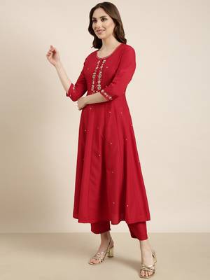 women's round neck solid zari red anarkali kurta and trouser with dupatta 3