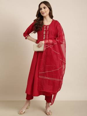 women's round neck solid zari red anarkali kurta and trouser with dupatta 4