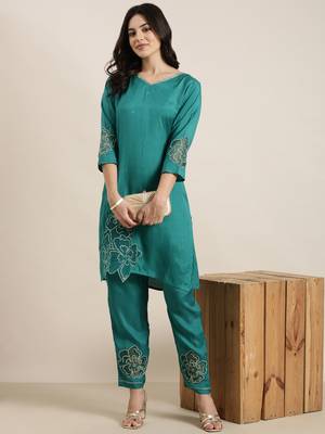 women's v-neck floral zari green straight kurti and trouser 1