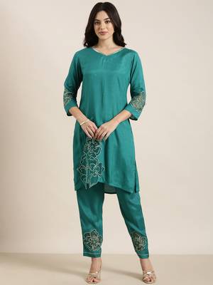 women's v-neck floral zari green straight kurti and trouser 2