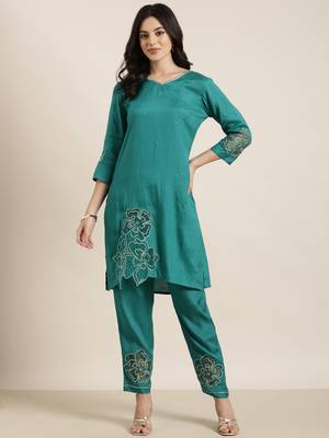 women's v-neck floral zari green straight kurti and trouser 4