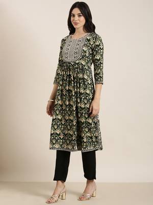 women's round neck ethnic motifs foil print green a-line kurta and trouser with dupatta 3