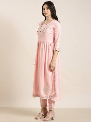women's round neck chevron foil print pink straight kurta and trouser with dupatta 3