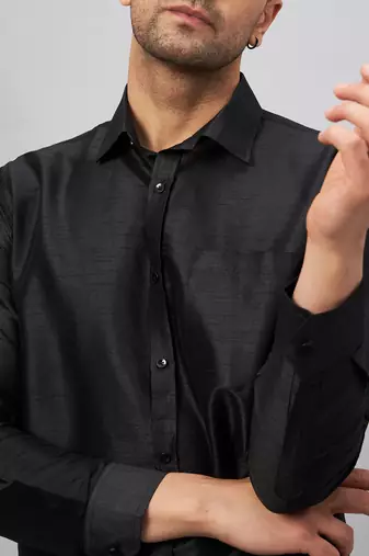 Men'S Black And White Silk Blend Shirt And Mundu