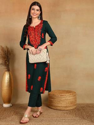 women green viscose rayon embroidered thread work straight kurta 3