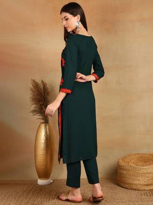 women green viscose rayon embroidered thread work straight kurta 4