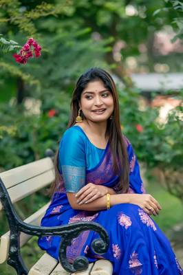 Royal Blue banarasi silk blend blend Jacquard Woven Saree 3