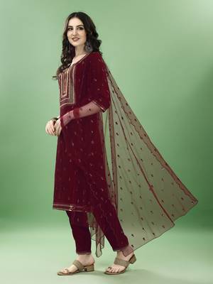 Maroon embroidered silk blend  Kurta pant  with dupatta set 3