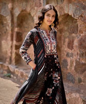Black jeel kurta set with dupatta 3