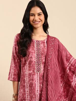 Showoff women's scoop neck abstract foil print magenta straight kurta and trouser with dupatta 1