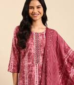 Showoff women's scoop neck abstract foil print magenta straight kurta and trouser with dupatta