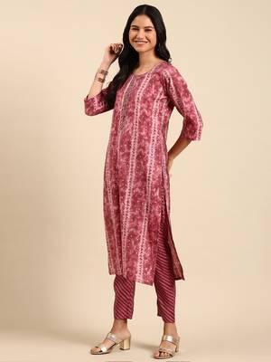 Showoff women's scoop neck abstract foil print magenta straight kurta and trouser with dupatta 3