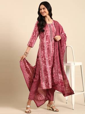 Showoff women's scoop neck abstract foil print magenta straight kurta and trouser with dupatta 4