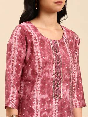 Showoff women's scoop neck abstract foil print magenta straight kurta and trouser with dupatta 5