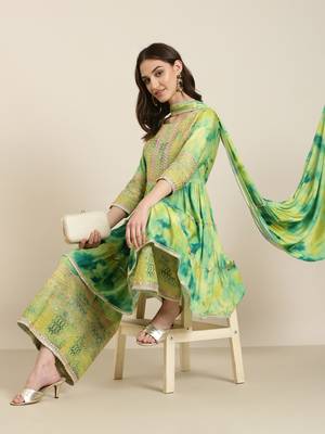 women's round neck solid green a-line kurti and sharara with dupatta 5
