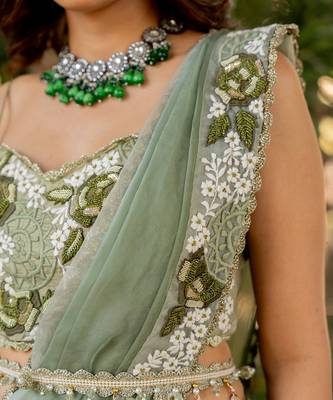 Green raw silk embroidered skirt saree set 3