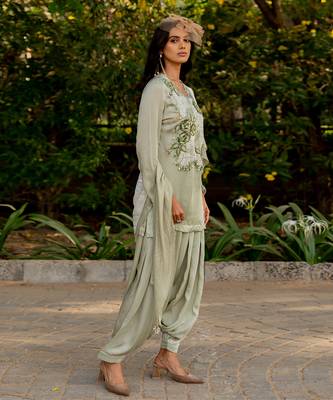 Green crepe embroidered kurta set 2