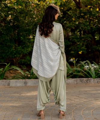 Green crepe embroidered kurta set 5