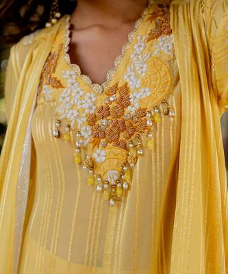 Yellow lurex embroidered kurta set 4