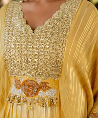 Yellow lurex embroidered kaftan and pant set 3