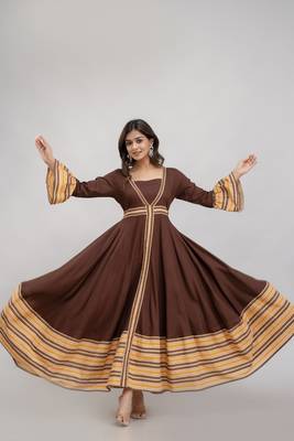 women's long flared printed kurta in brown 1