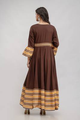 women's long flared printed kurta in brown 4