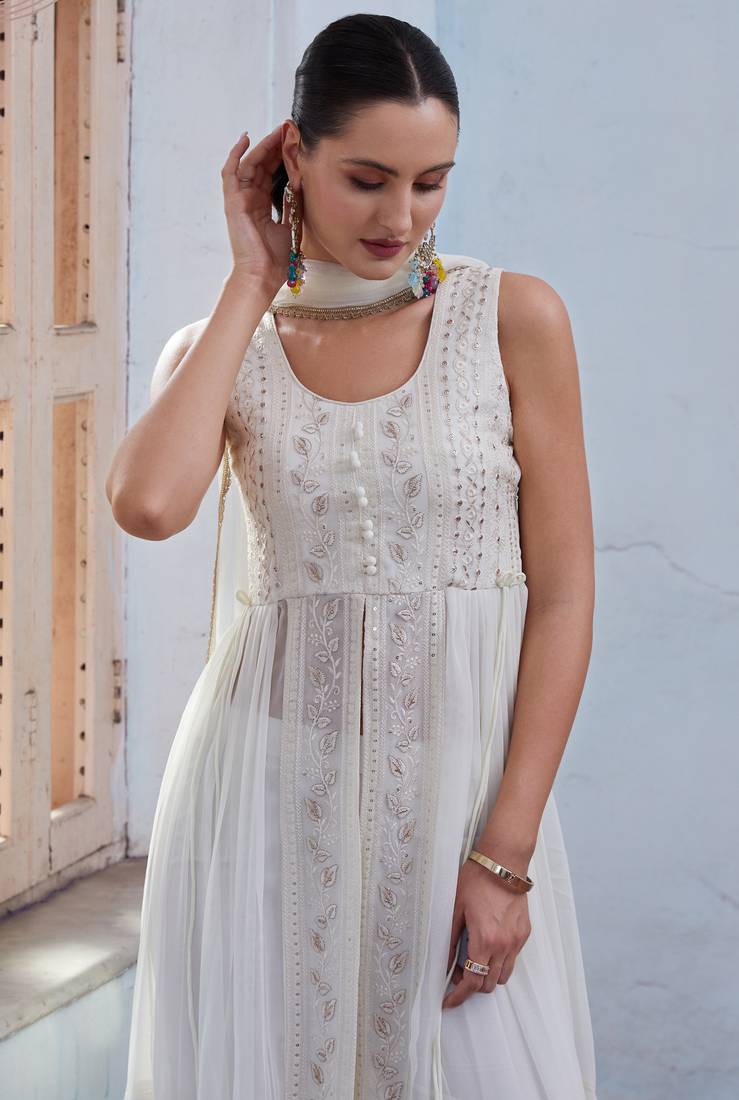 Graceful Off White Beautifully Crafted with Thread, zari, and Sequins Embroidered Georgette Indian salwar kameez online