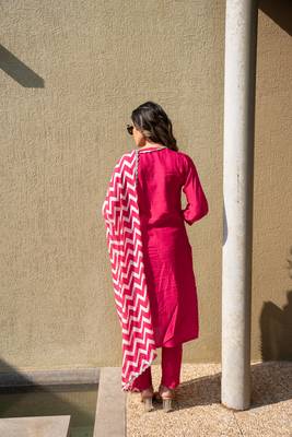 Gajari Women Embroidered Viscose Straight Kurta Pant Dupatta Set 2