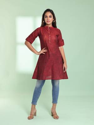 Maroon solid cotton a-line short kurta 1