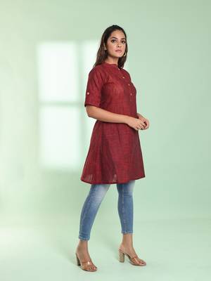 Maroon solid cotton a-line short kurta 3