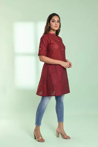 Maroon solid cotton a-line short kurta