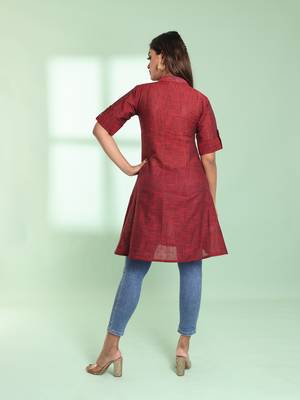 Maroon solid cotton a-line short kurta 4