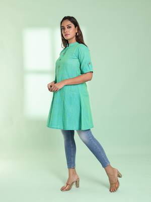 Secremanto green solid cotton a-line short kurta 3
